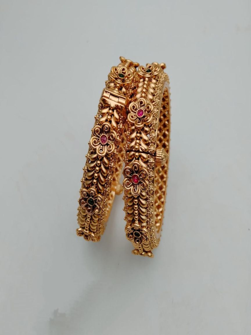 BANGLES IN POLKI (GOLD POLISH) STYLE | DESIGN - 25095