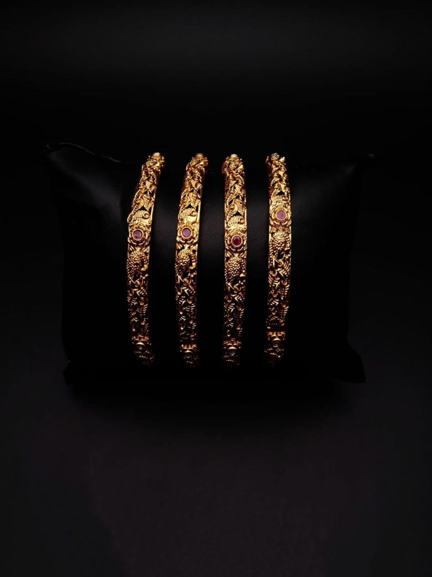 BANGLES IN POLKI (GOLD POLISH) STYLE | DESIGN - 25180
