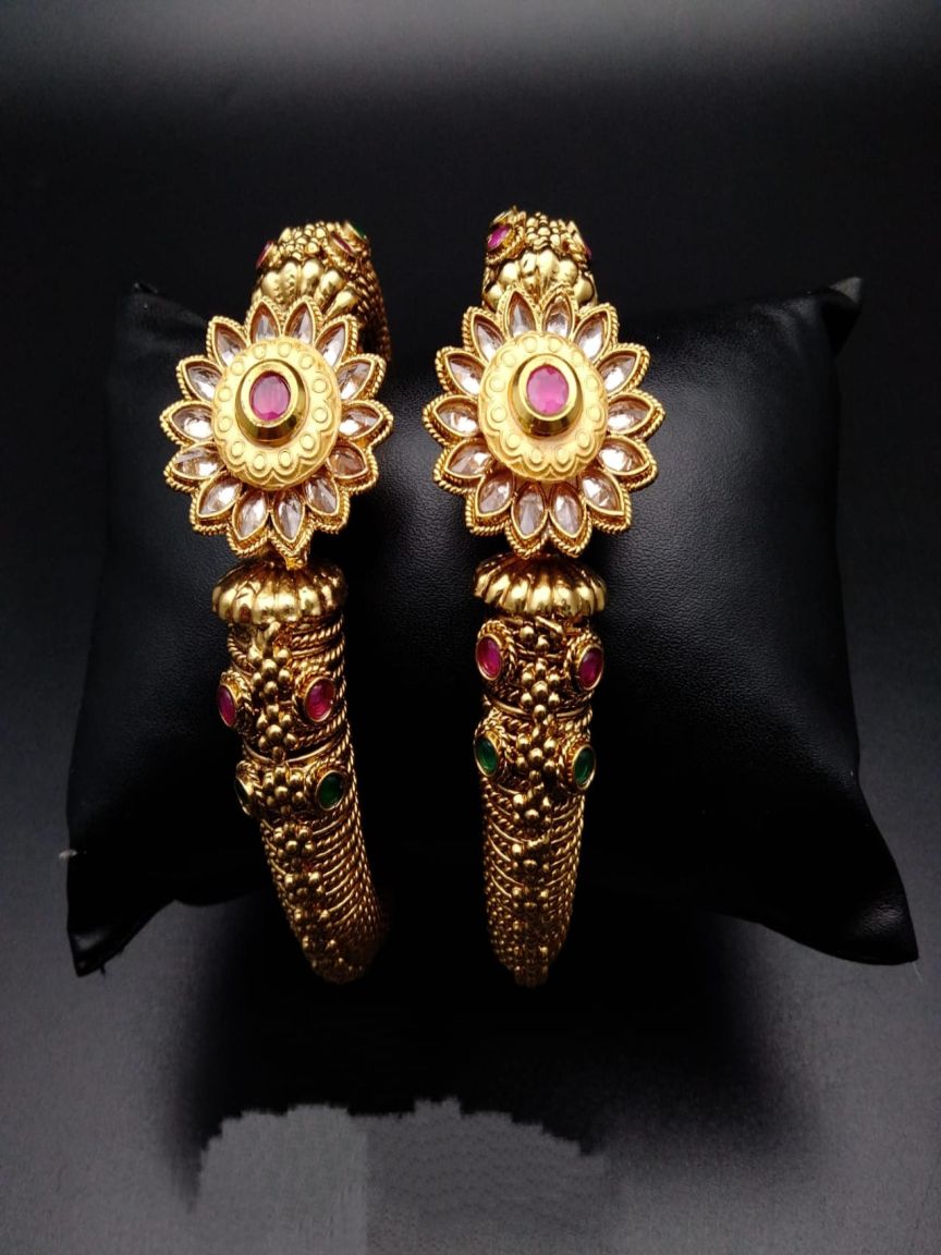BANGLES IN POLKI (GOLD POLISH) STYLE | DESIGN - 25218