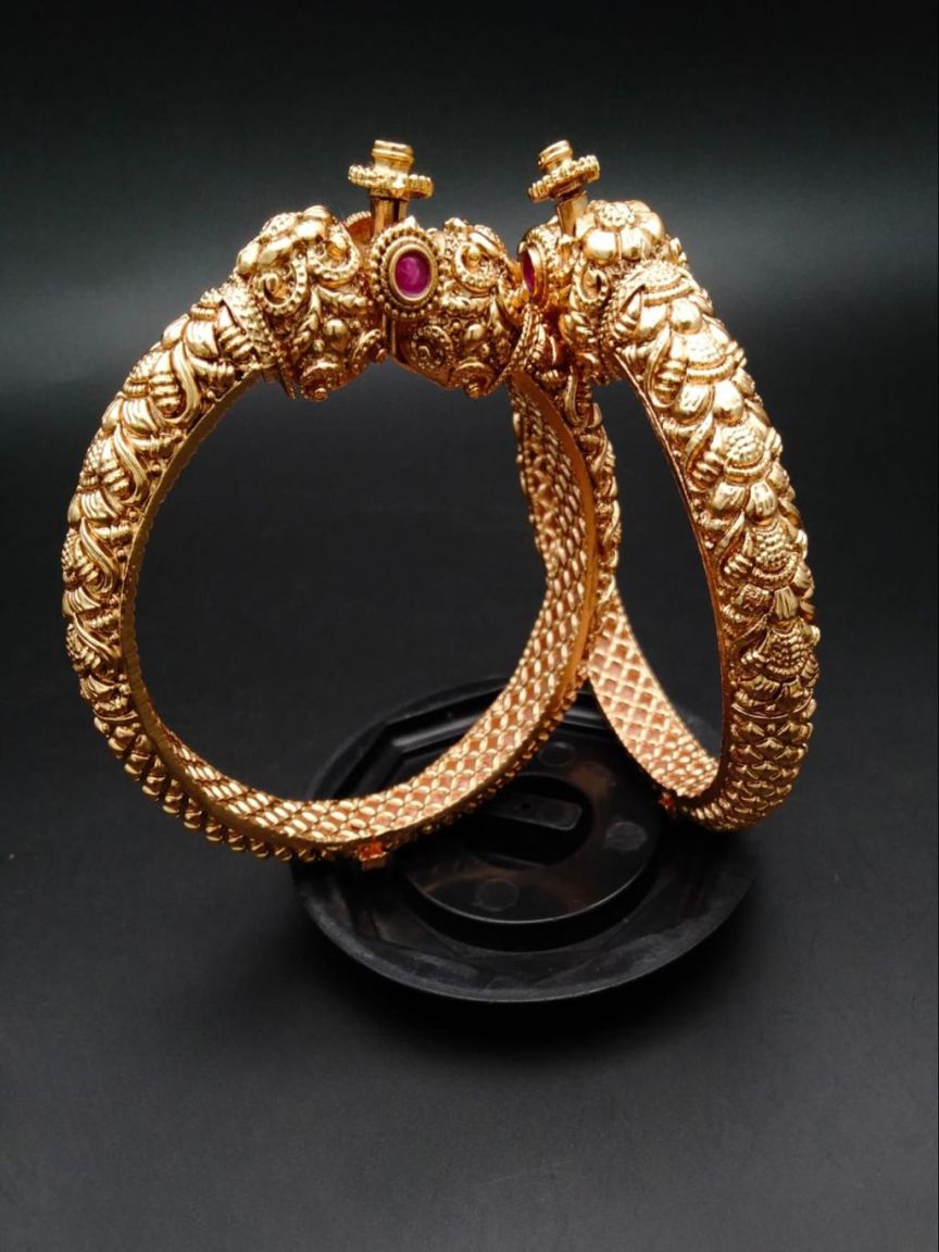 BANGLES IN POLKI (GOLD POLISH) STYLE | DESIGN - 25429