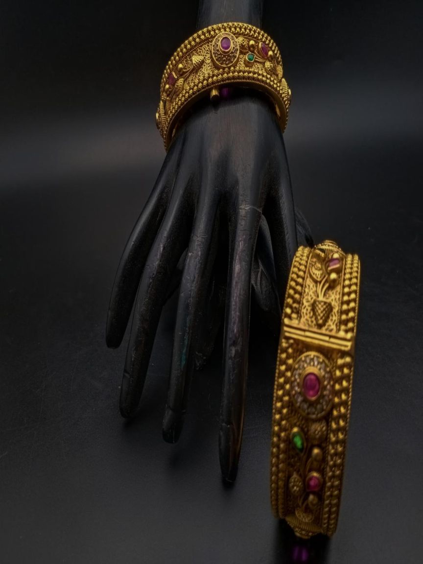BANGLES IN POLKI (GOLD POLISH) STYLE | DESIGN - 25541