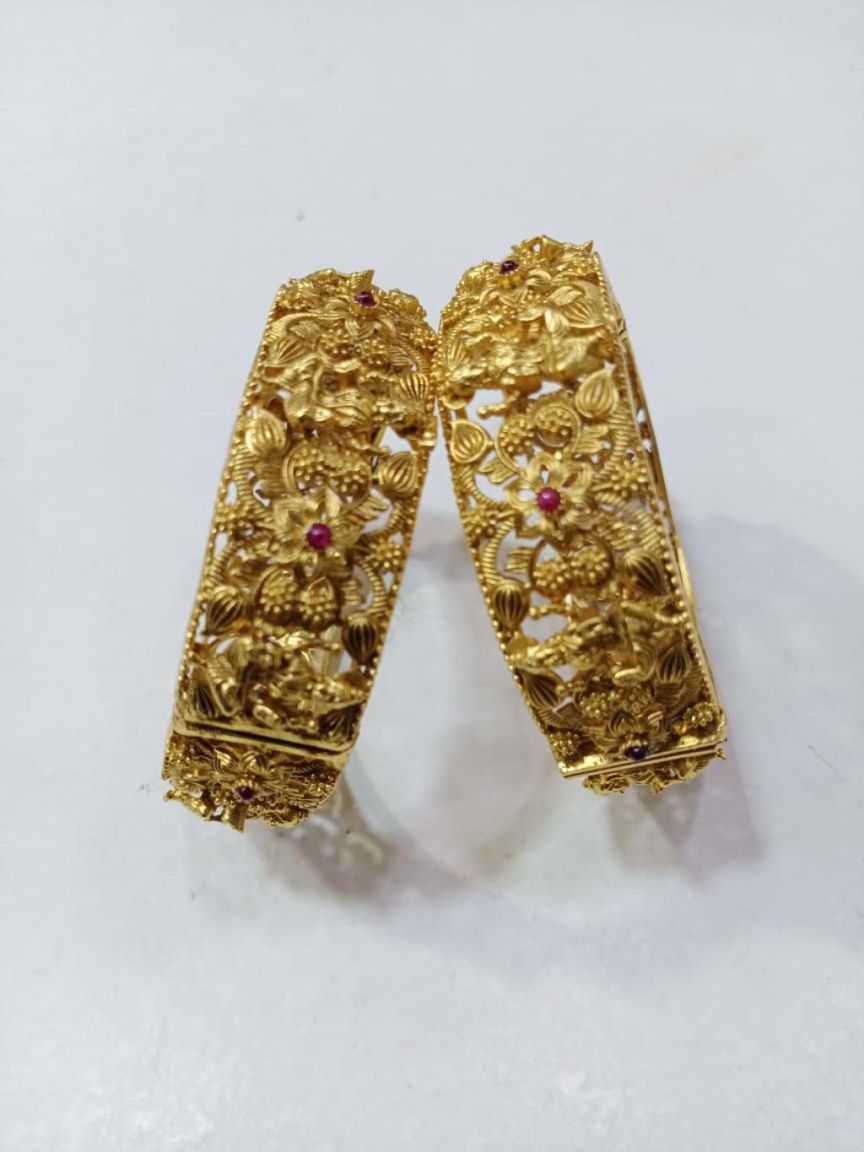BANGLES IN POLKI (GOLD POLISH) STYLE | DESIGN - 25724