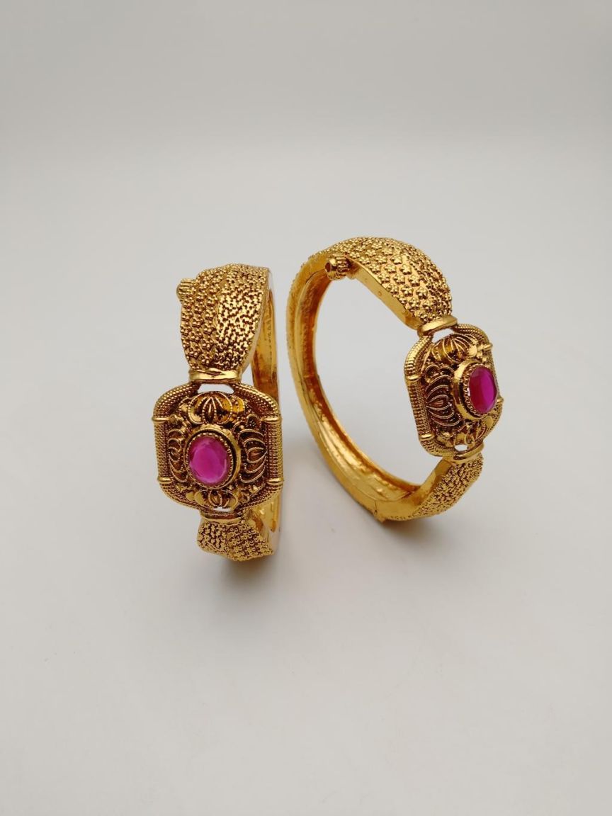 BANGLES IN POLKI (GOLD POLISH) STYLE | DESIGN - 25745