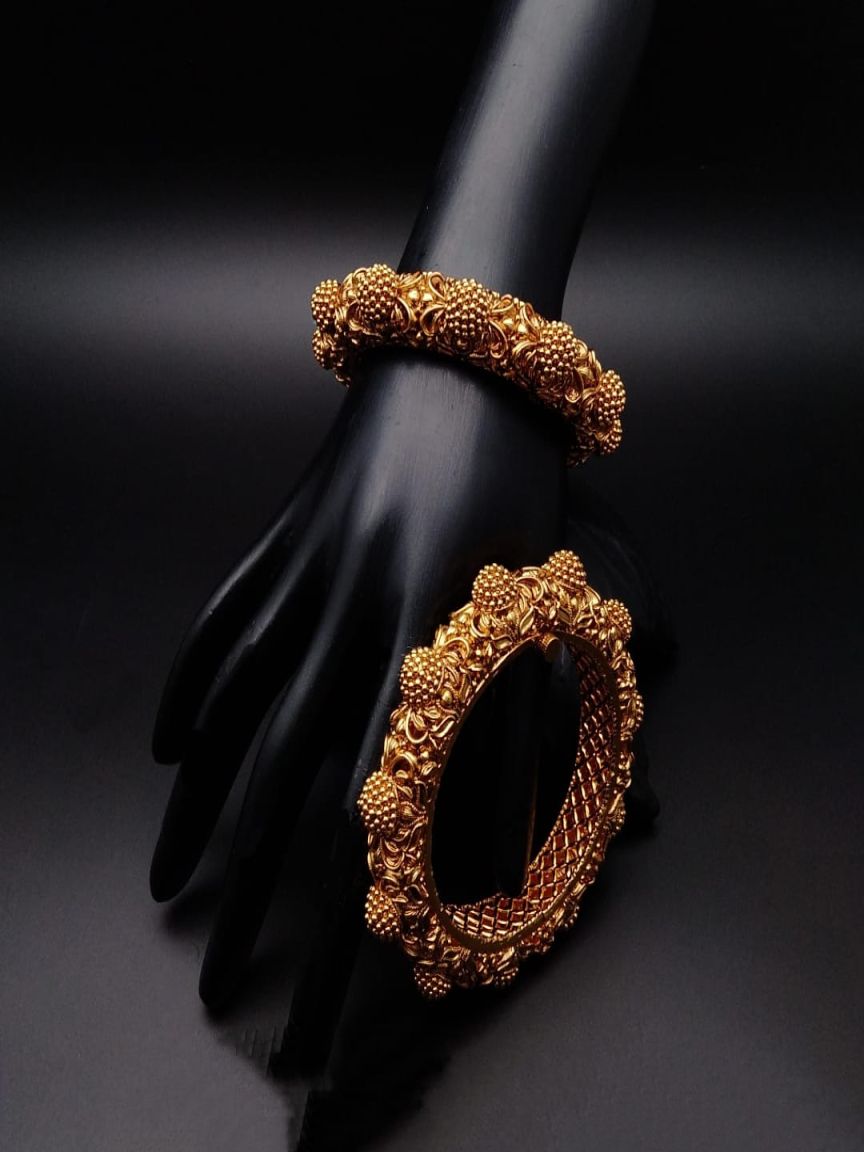 BANGLES IN POLKI (GOLD POLISH) STYLE | DESIGN - 25796