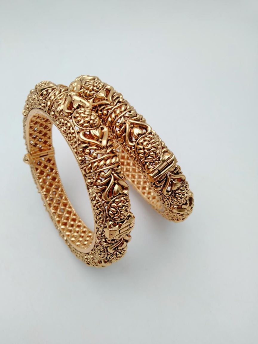 BANGLES IN POLKI (GOLD POLISH) STYLE | DESIGN - 25800