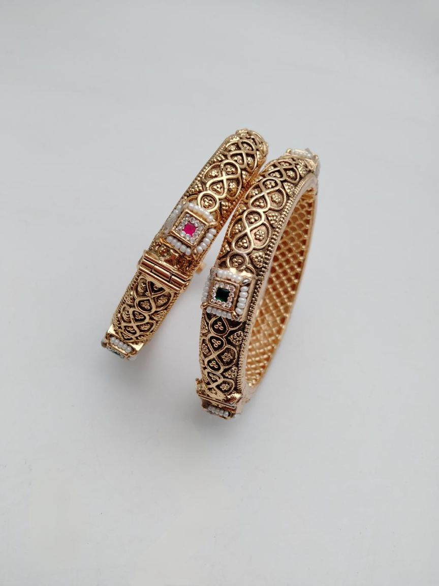 BANGLES IN POLKI (GOLD POLISH) STYLE | DESIGN - 25815