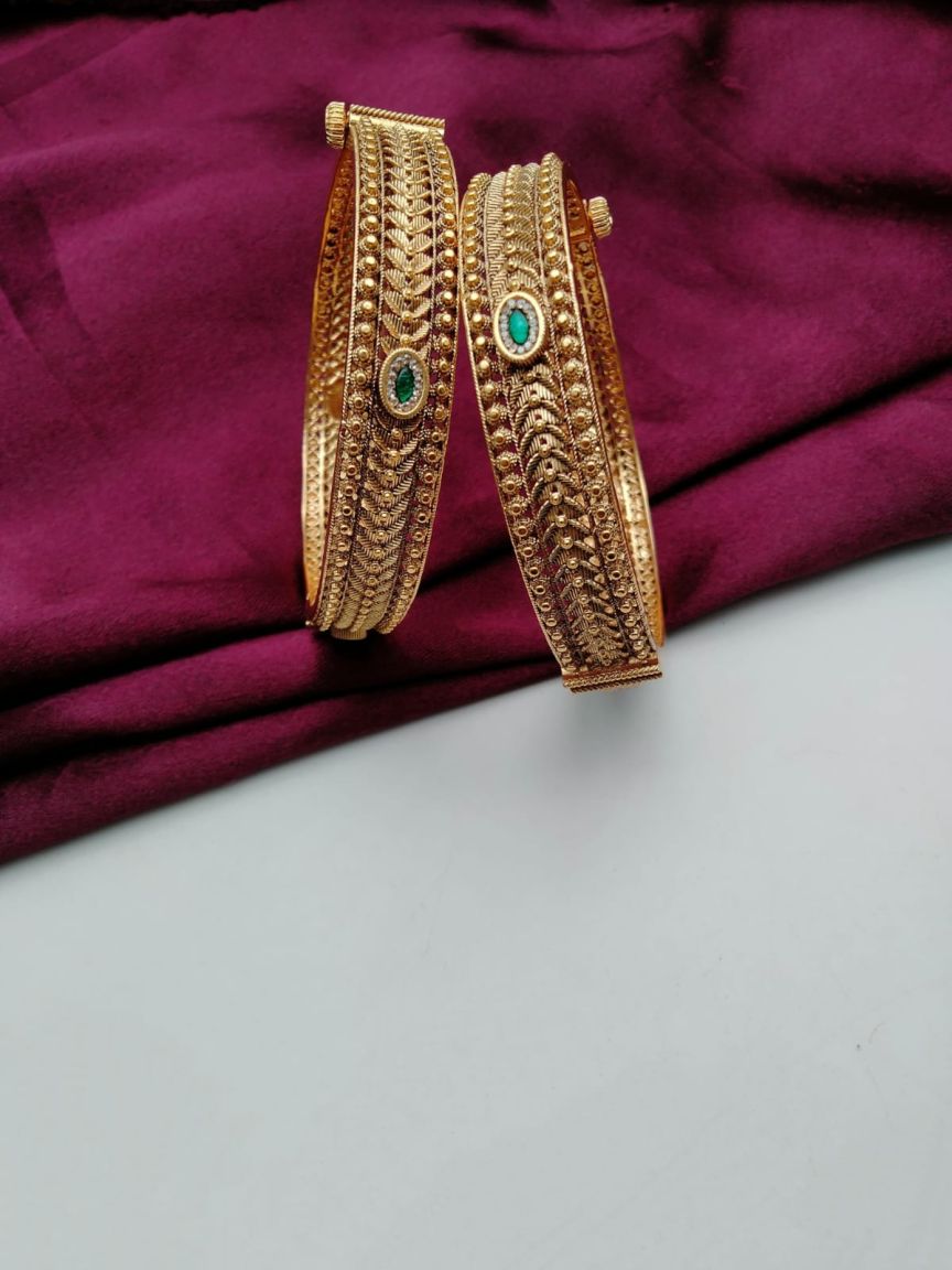 BANGLES IN POLKI (GOLD POLISH) STYLE | DESIGN - 25848