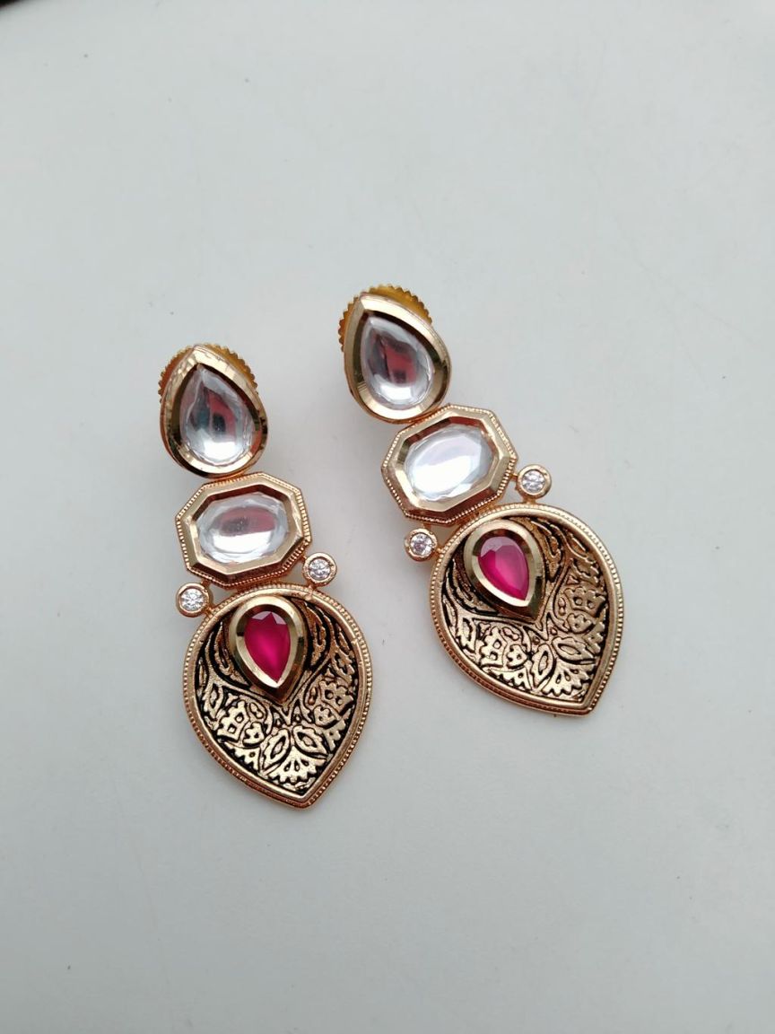 EARRINGS IN KUNDAN (VILANDI) STYLE | DESIGN - 80137
