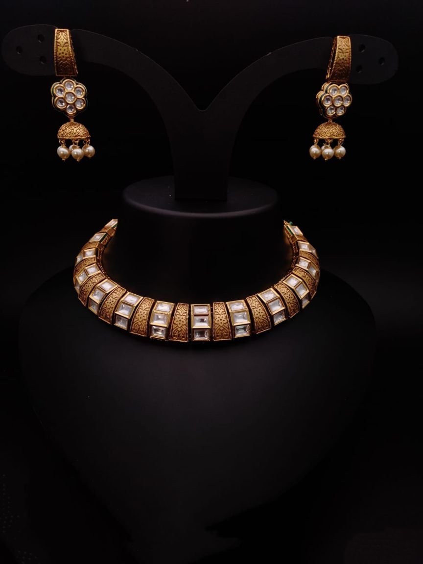 NECKLASE SET IN KUNDAN (VILANDI) STYLE | DESIGN - 15020