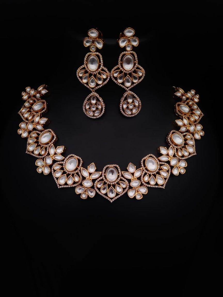 NECKLASE SET IN KUNDAN (VILANDI) STYLE | DESIGN - 15232