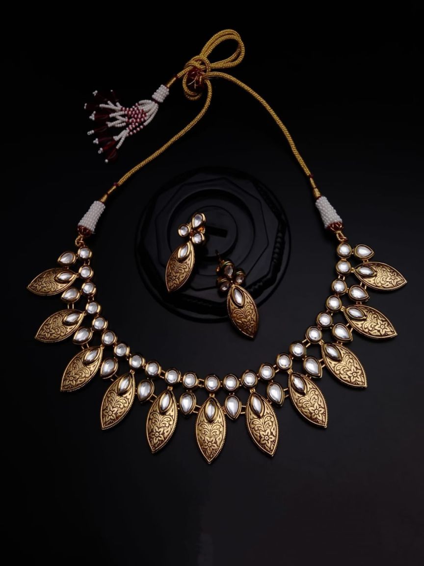 NECKLASE SET IN KUNDAN (VILANDI) STYLE | DESIGN - 15267