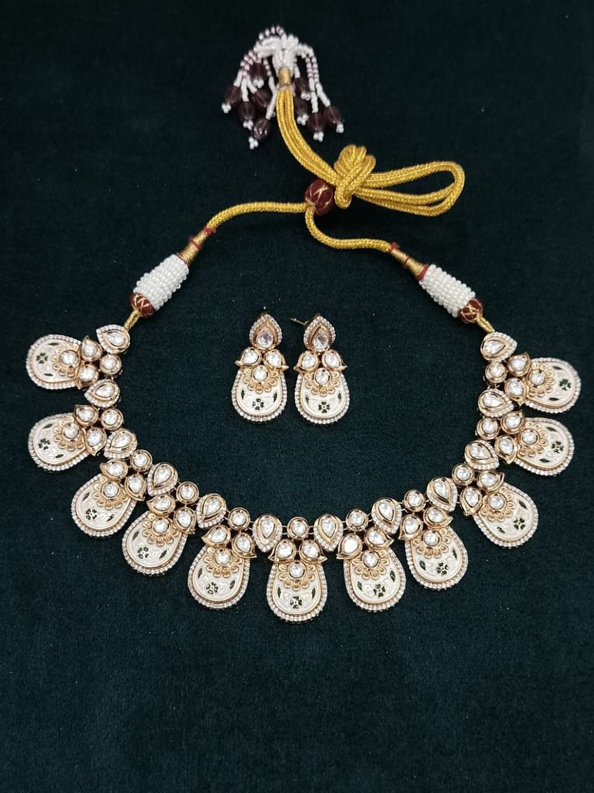 NECKLASE SET IN KUNDAN (VILANDI) STYLE | DESIGN - 15324