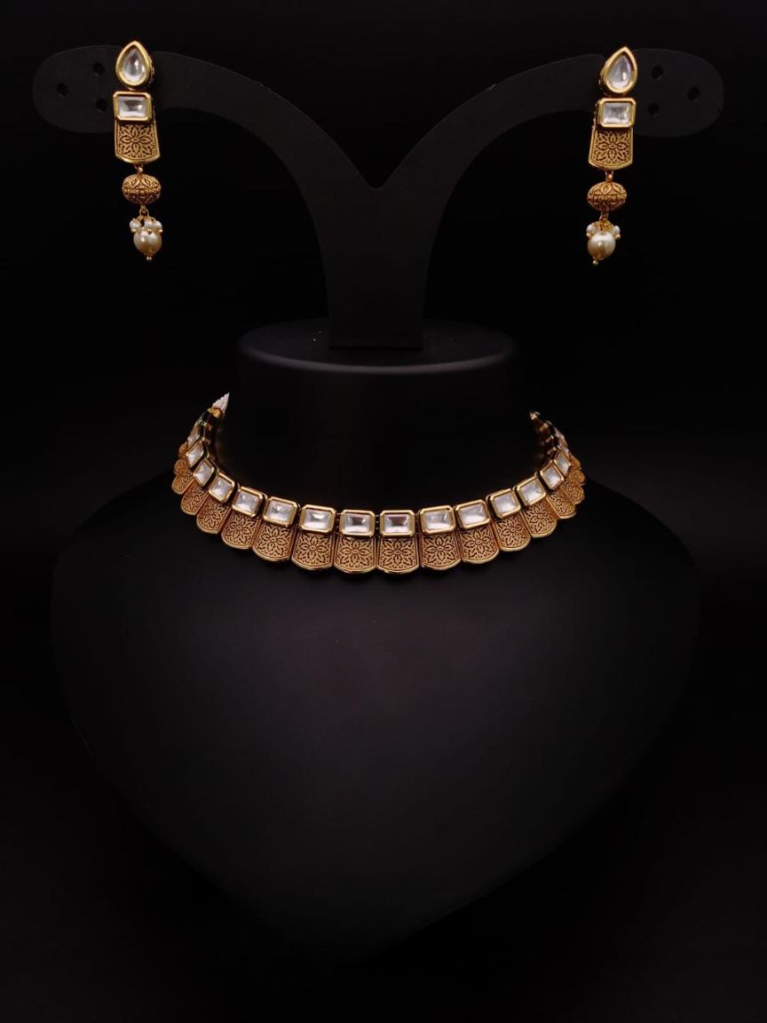 NECKLASE SET IN KUNDAN (VILANDI) STYLE | DESIGN - 15438