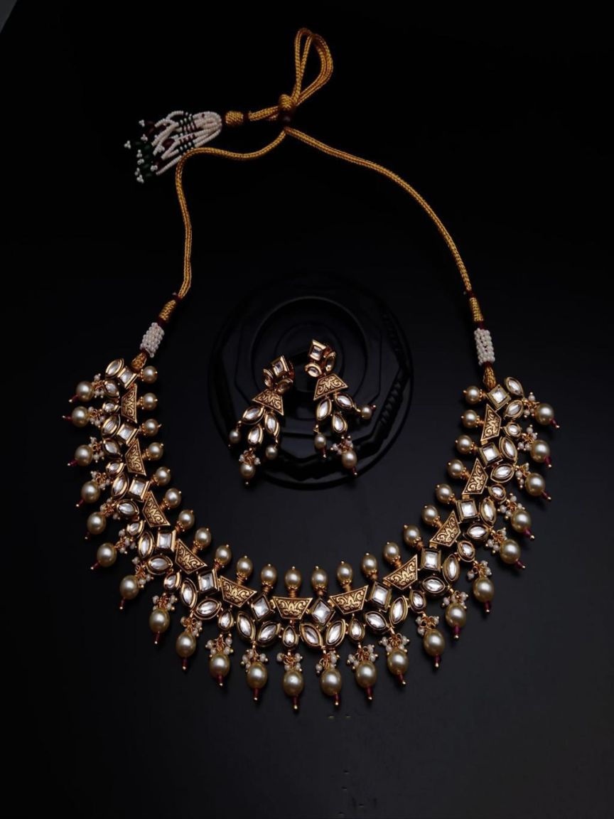 NECKLASE SET IN KUNDAN (VILANDI) STYLE | DESIGN - 15482