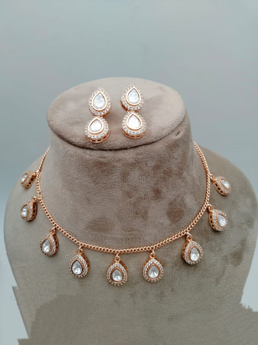 NECKLASE SET IN KUNDAN (VILANDI) STYLE | DESIGN - 15516