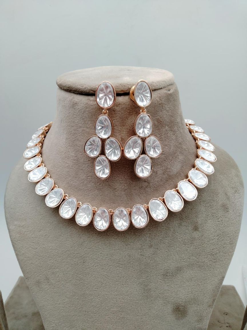 NECKLASE SET IN KUNDAN (VILANDI) STYLE | DESIGN - 15519