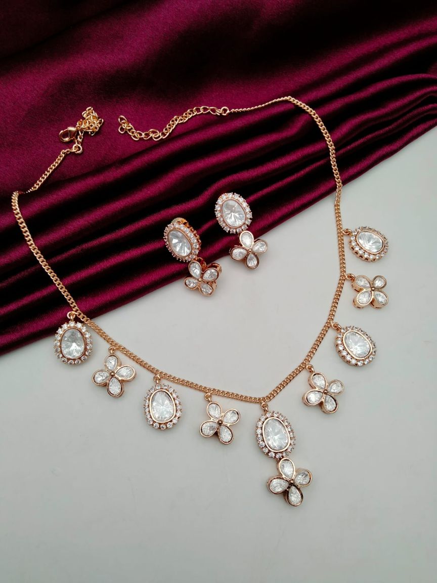 NECKLASE SET IN KUNDAN (VILANDI) STYLE | DESIGN - 15524