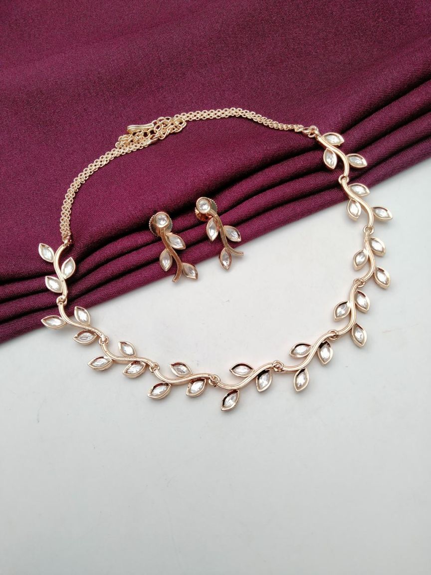 NECKLASE SET IN KUNDAN (VILANDI) STYLE | DESIGN - 15537