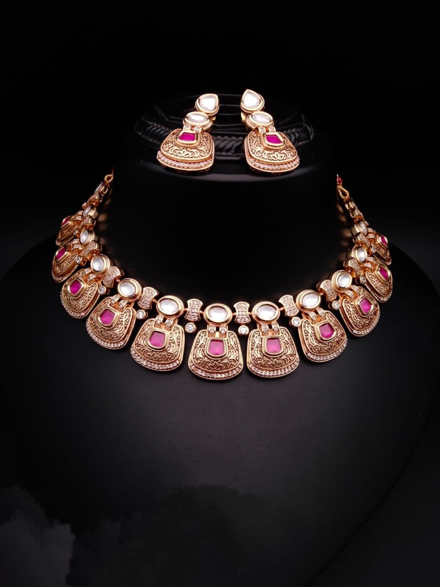 NECKLASE SET IN KUNDAN (VILANDI) STYLE | DESIGN - 15551