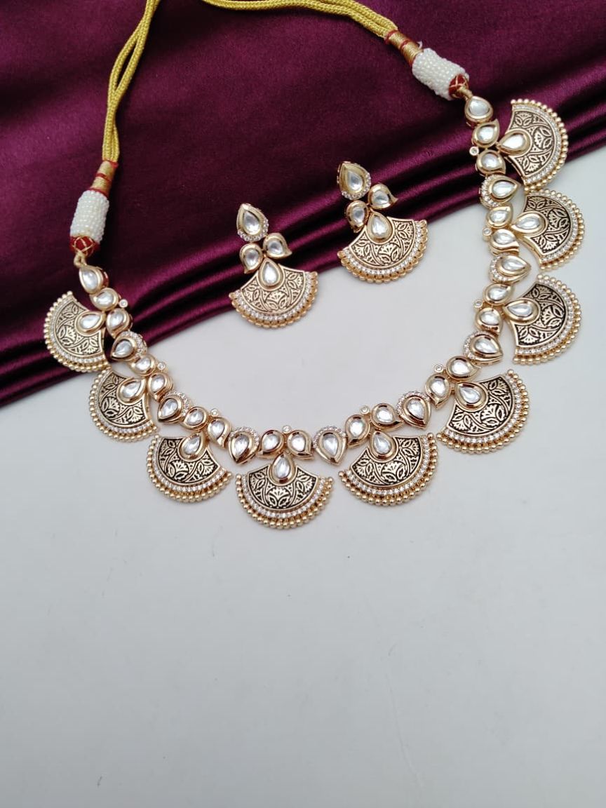 NECKLASE SET IN KUNDAN (VILANDI) STYLE | DESIGN - 15559