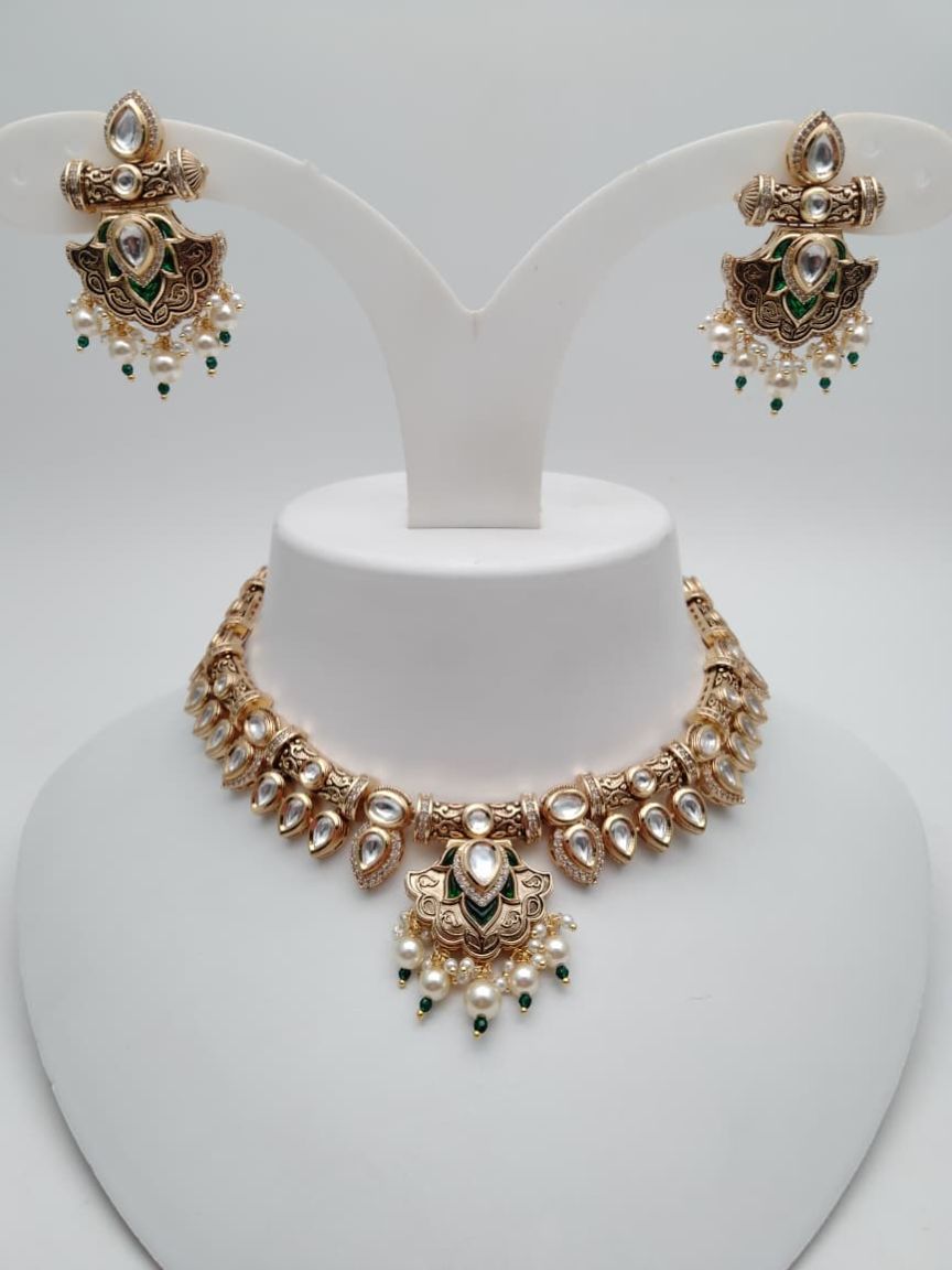 NECKLASE SET IN KUNDAN (VILANDI) STYLE | DESIGN - 15562