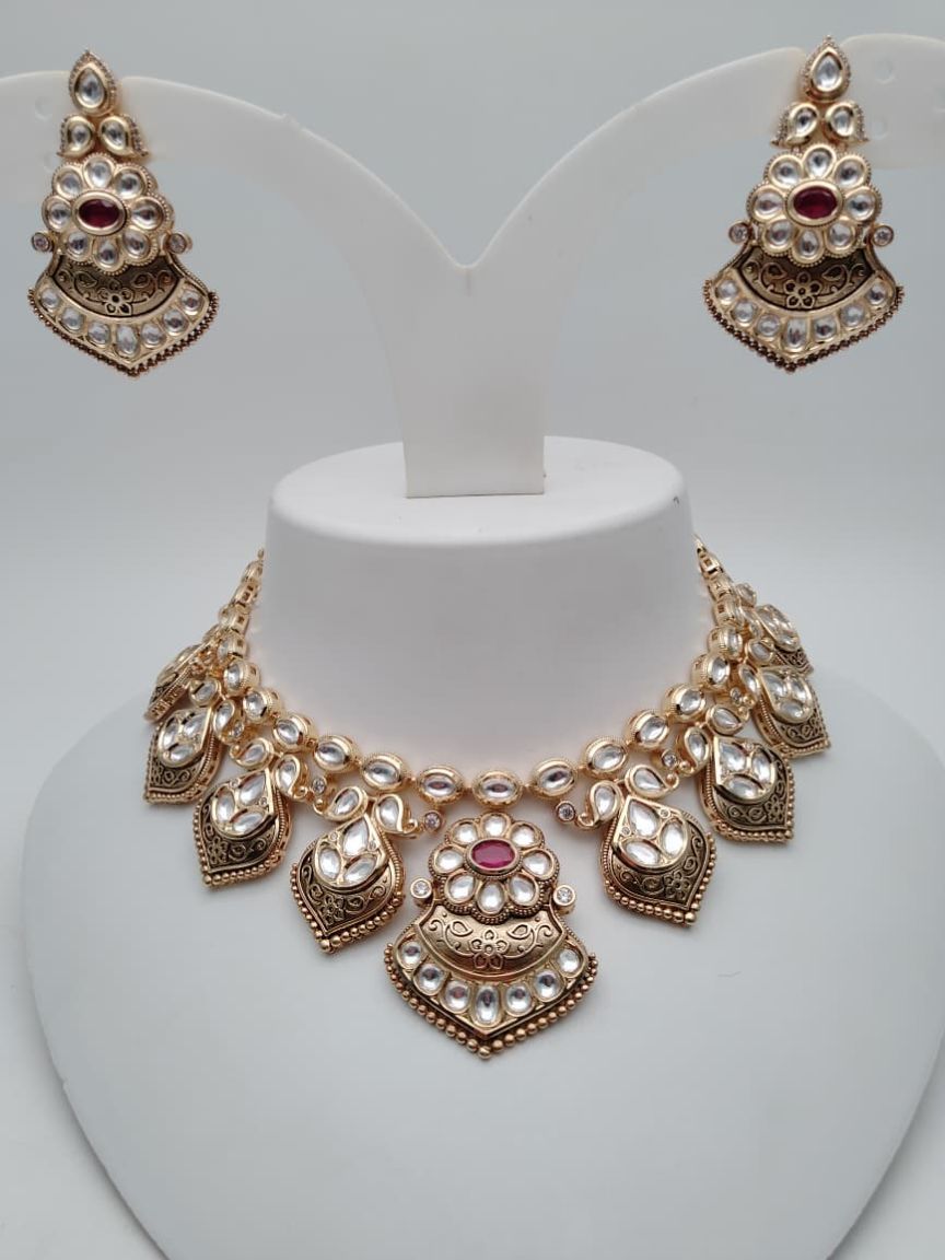 NECKLASE SET IN KUNDAN (VILANDI) STYLE | DESIGN - 15582