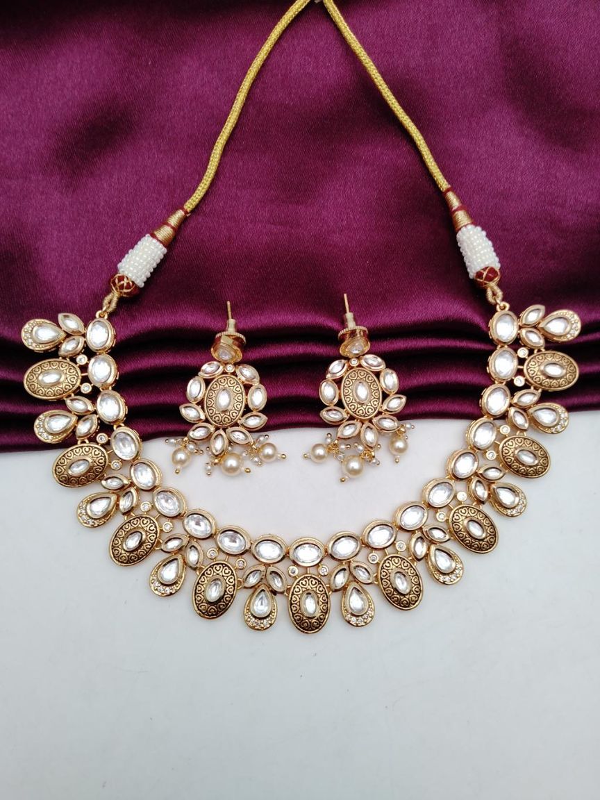 NECKLASE SET IN KUNDAN (VILANDI) STYLE | DESIGN - 15594