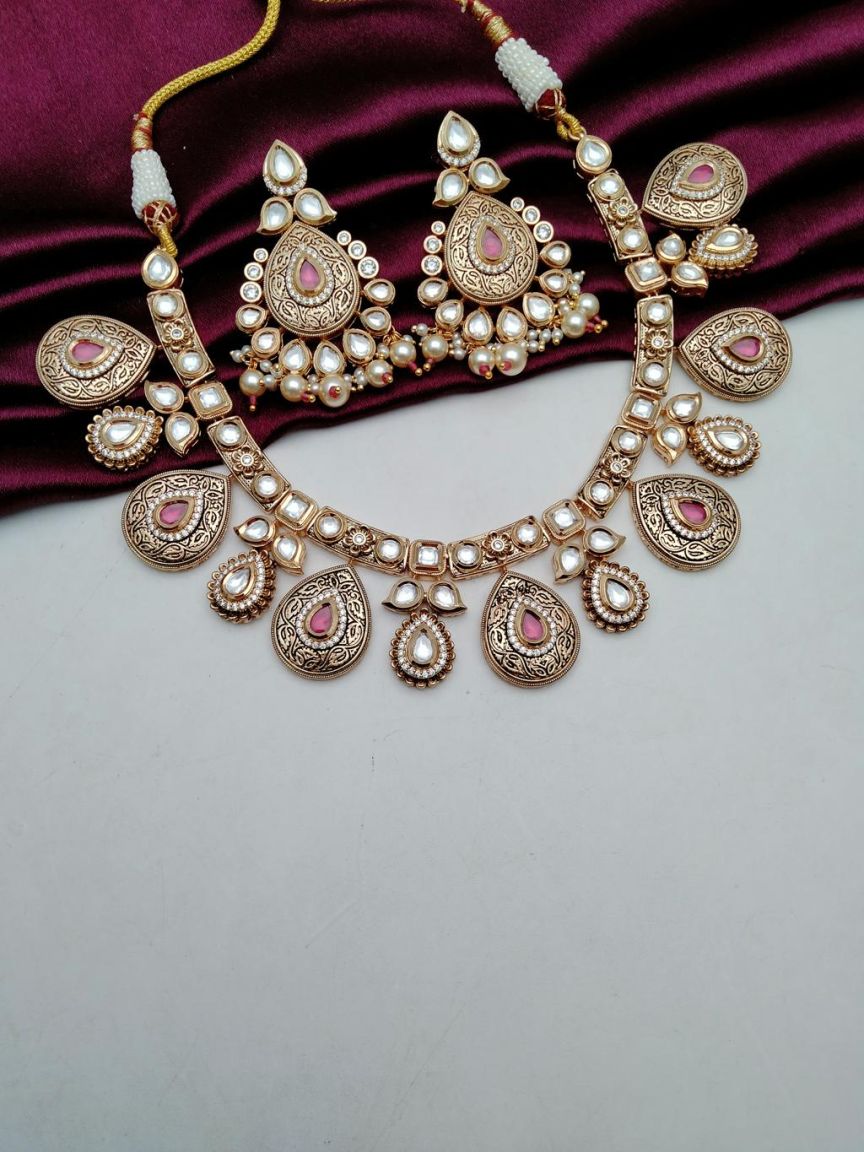 NECKLASE SET IN KUNDAN (VILANDI) STYLE | DESIGN - 15601