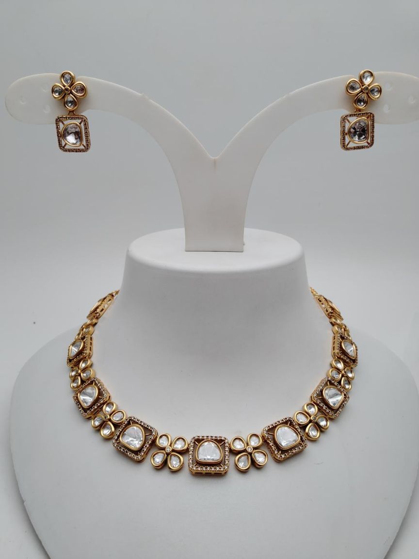 NECKLASE SET IN KUNDAN (VILANDI) STYLE | DESIGN - 15612