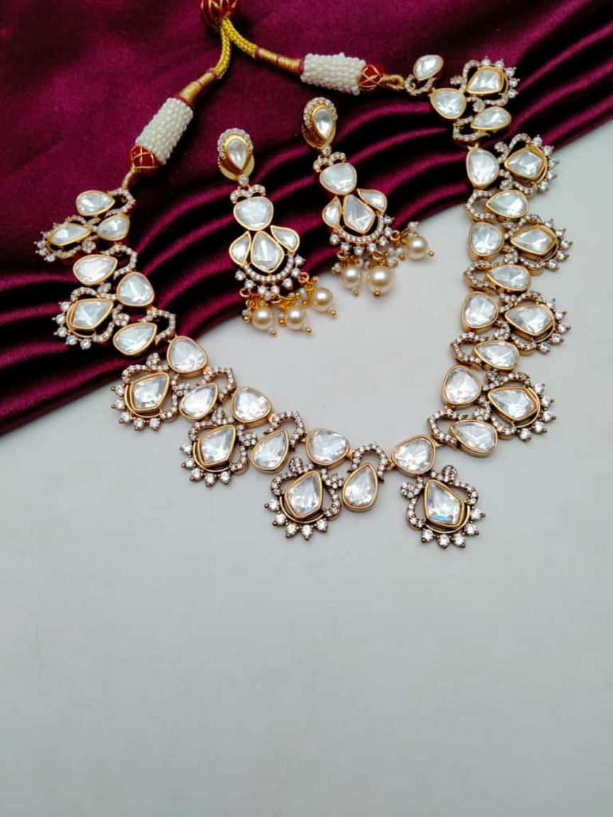 NECKLASE SET IN KUNDAN (VILANDI) STYLE | DESIGN - 15659