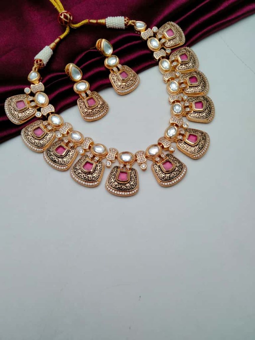 NECKLASE SET IN KUNDAN (VILANDI) STYLE | DESIGN - 15677