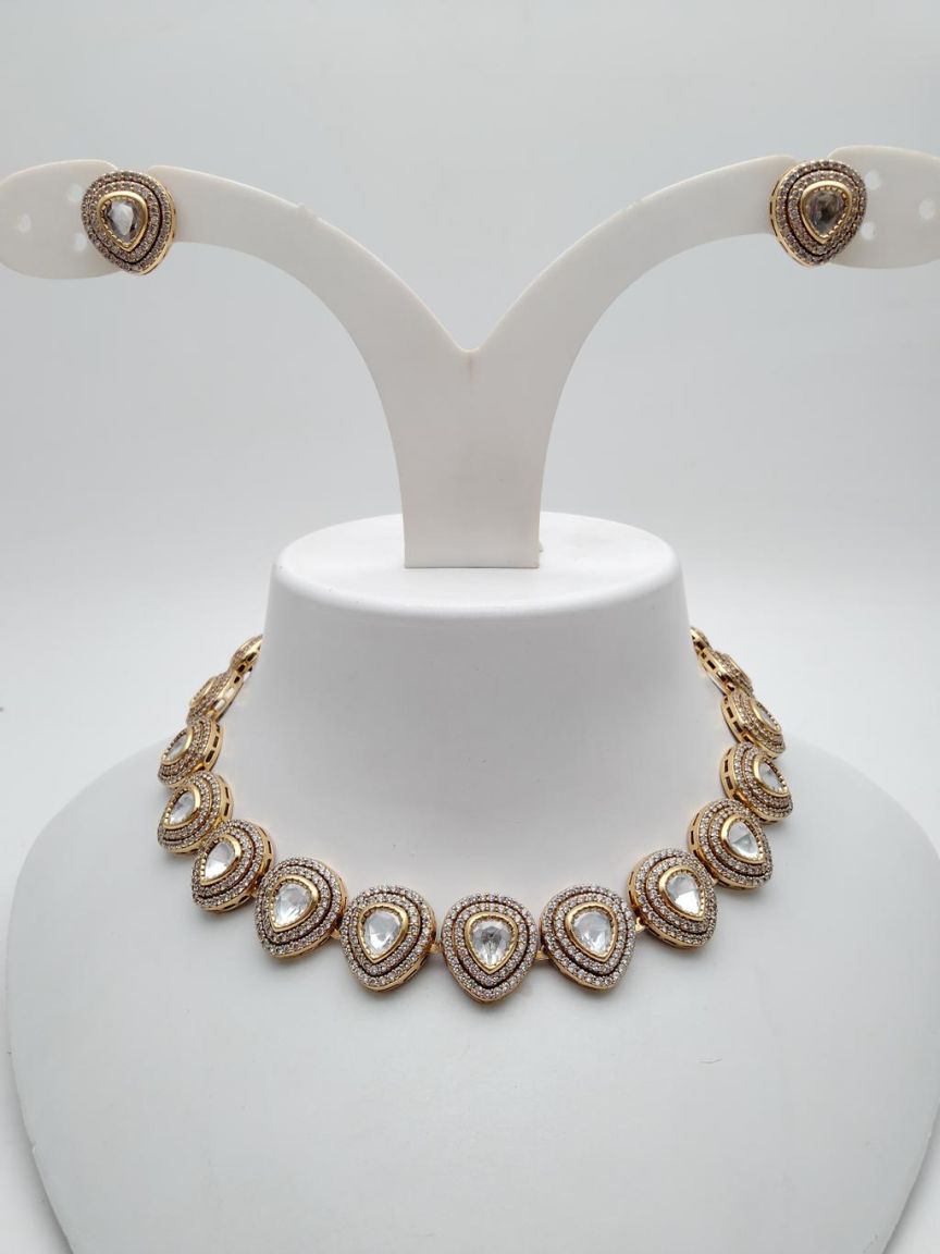NECKLASE SET IN KUNDAN (VILANDI) STYLE | DESIGN - 15686