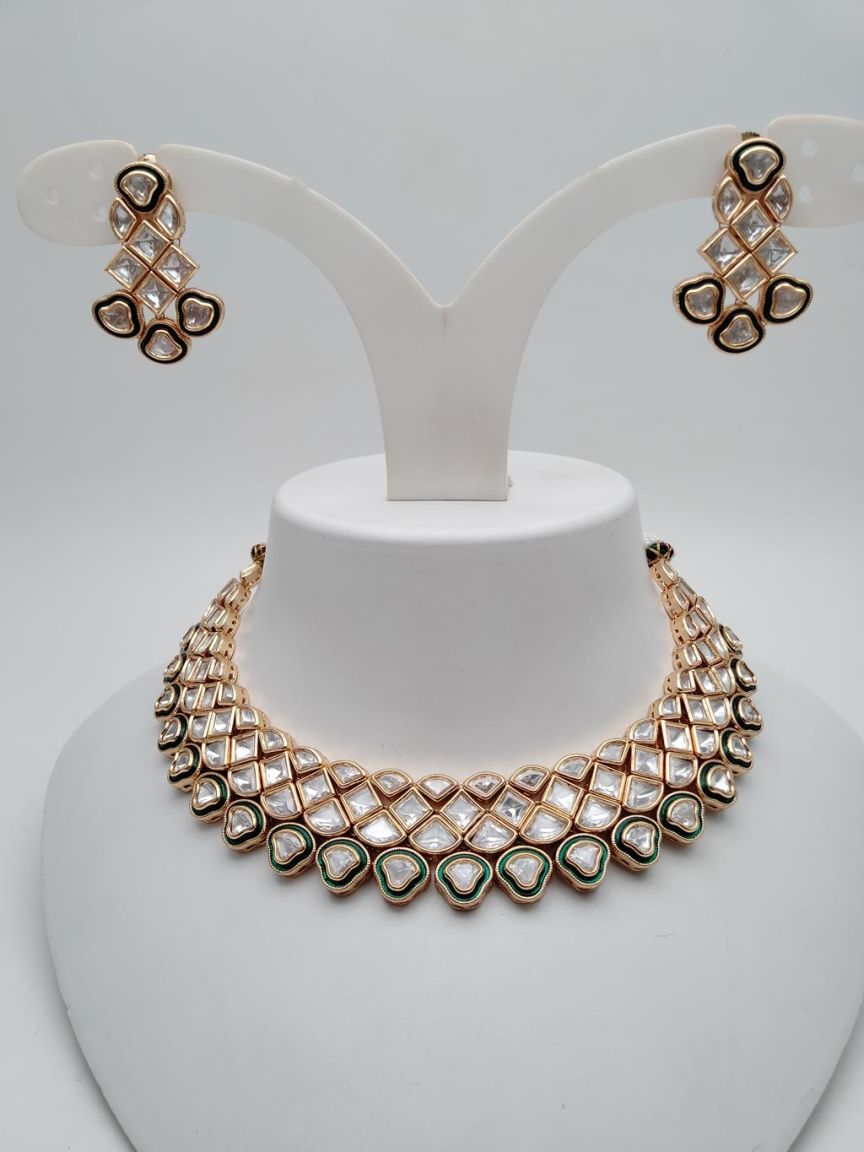 NECKLASE SET IN KUNDAN (VILANDI) STYLE | DESIGN - 15705