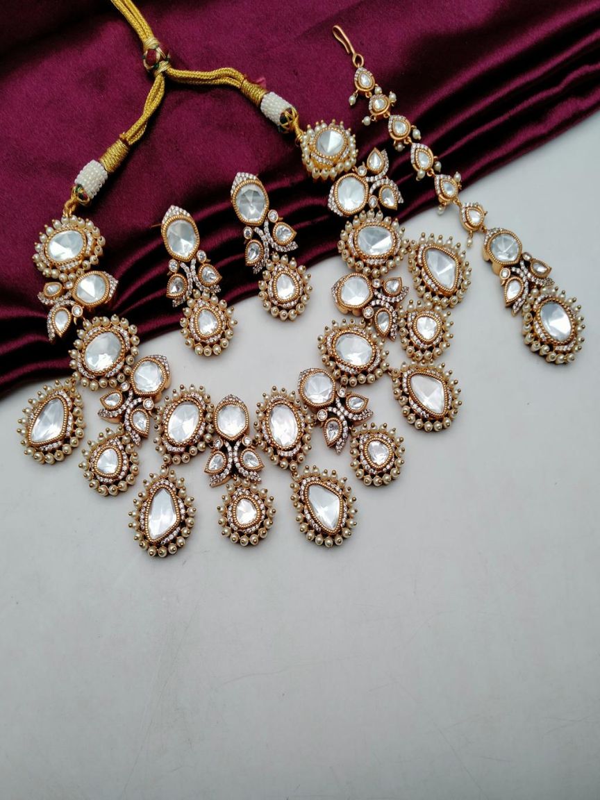 NECKLASE SET IN KUNDAN (VILANDI) STYLE | DESIGN - 15717
