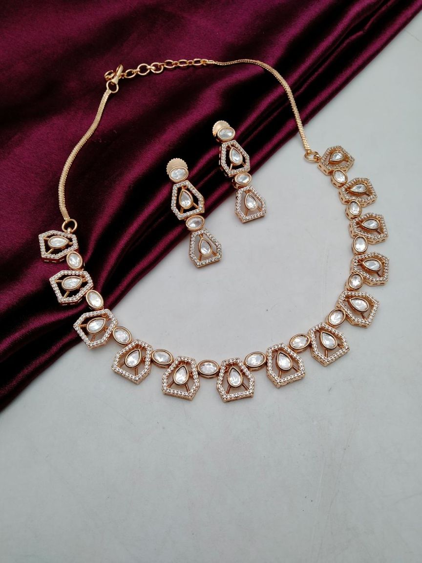 NECKLASE SET IN KUNDAN (VILANDI) STYLE | DESIGN - 15729
