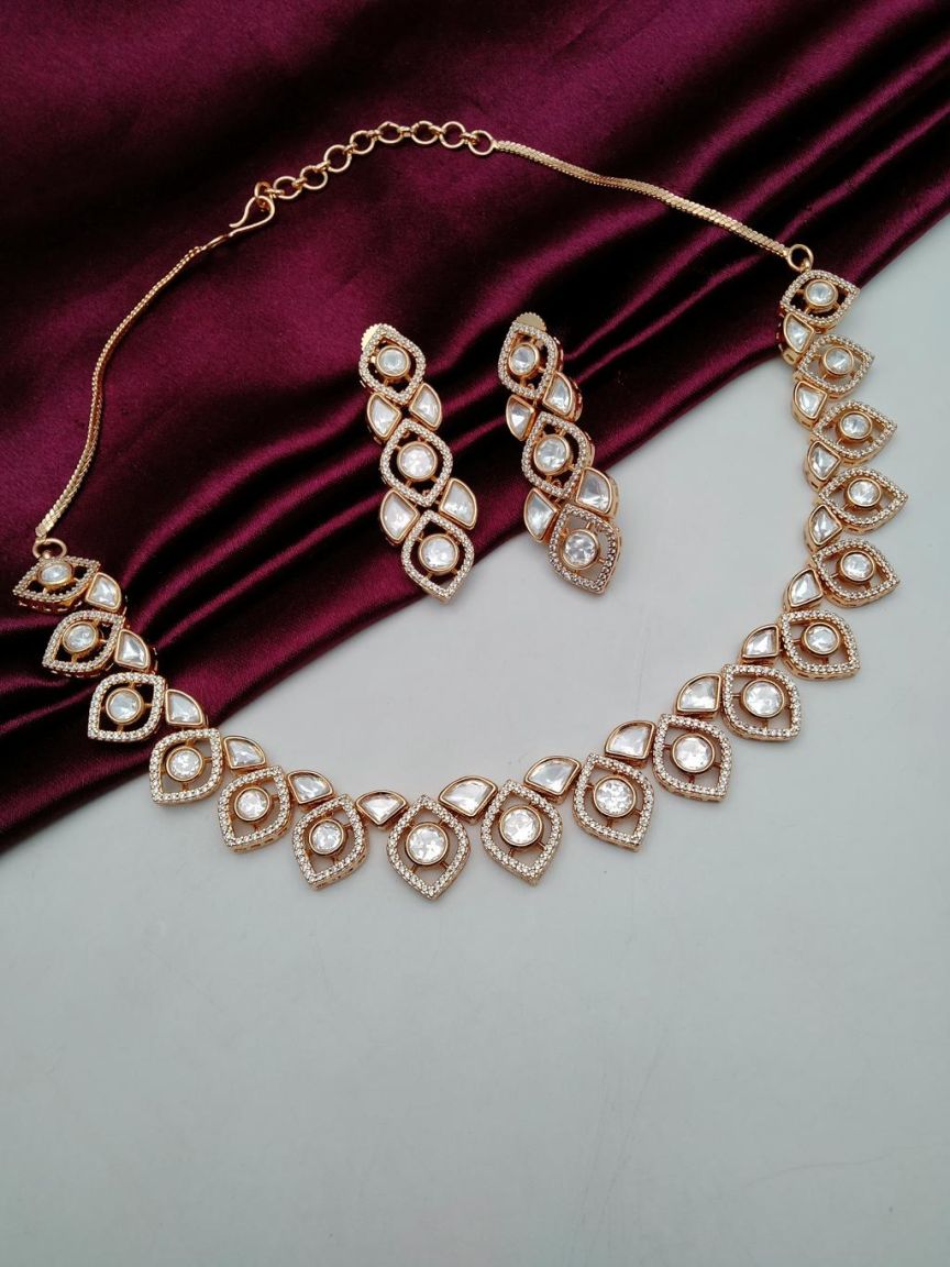 NECKLASE SET IN KUNDAN (VILANDI) STYLE | DESIGN - 15738