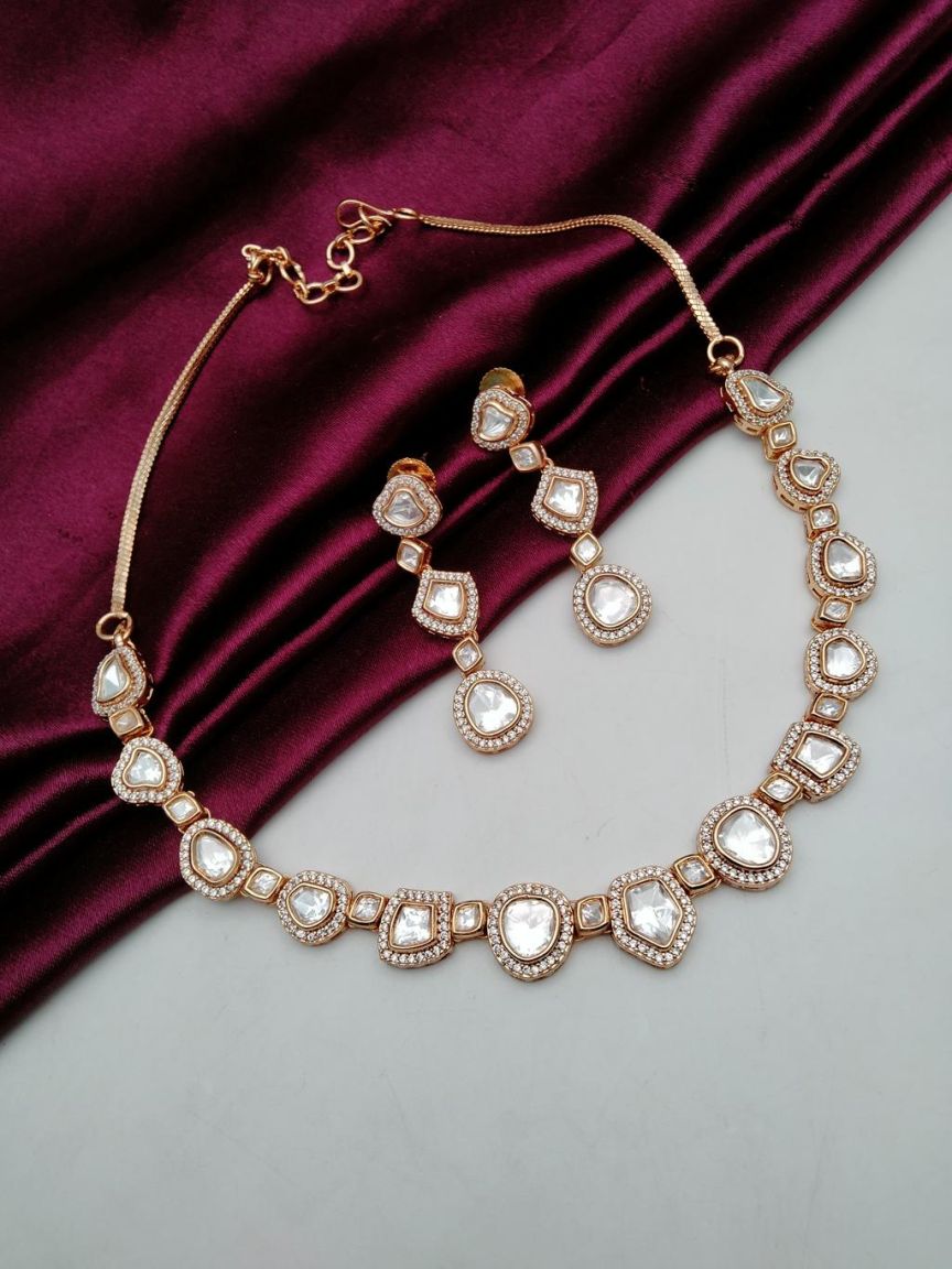 NECKLASE SET IN KUNDAN (VILANDI) STYLE | DESIGN - 15739