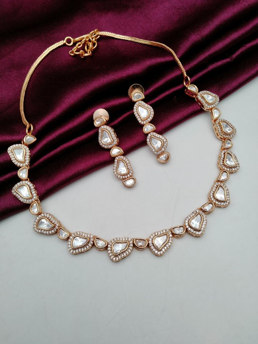NECKLASE SET IN KUNDAN (VILANDI) STYLE | DESIGN - 15741