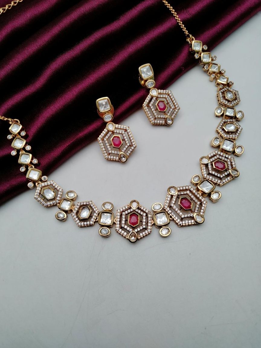 NECKLASE SET IN KUNDAN (VILANDI) STYLE | DESIGN - 15743
