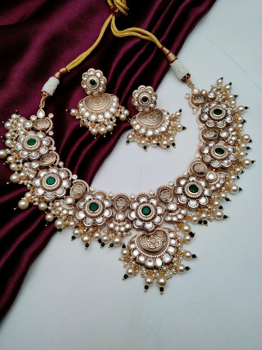 NECKLASE SET IN KUNDAN (VILANDI) STYLE | DESIGN - 15751