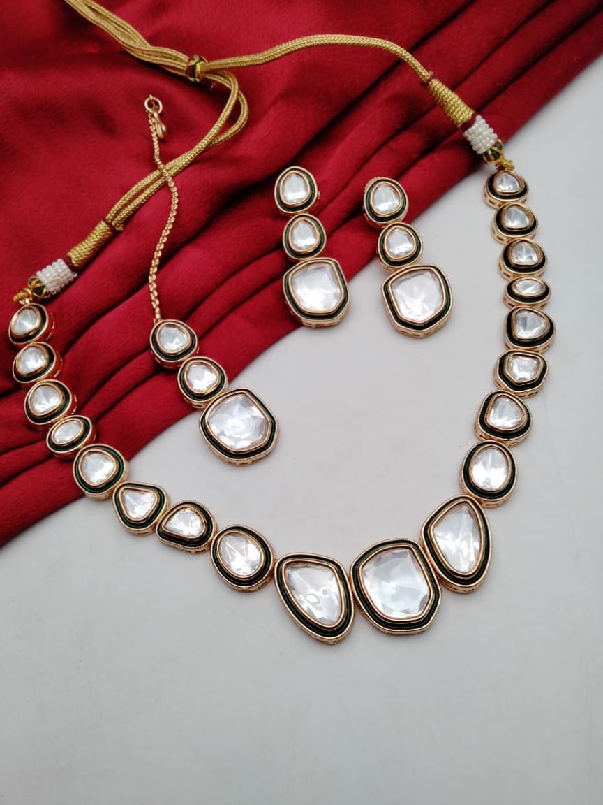 NECKLASE SET IN KUNDAN (VILANDI) STYLE | DESIGN - 15754