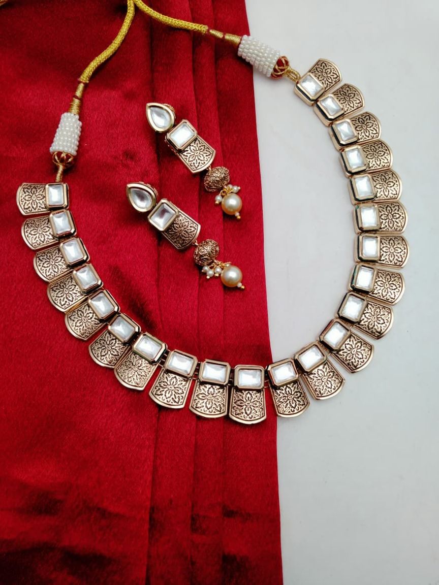 NECKLASE SET IN KUNDAN (VILANDI) STYLE | DESIGN - 15765