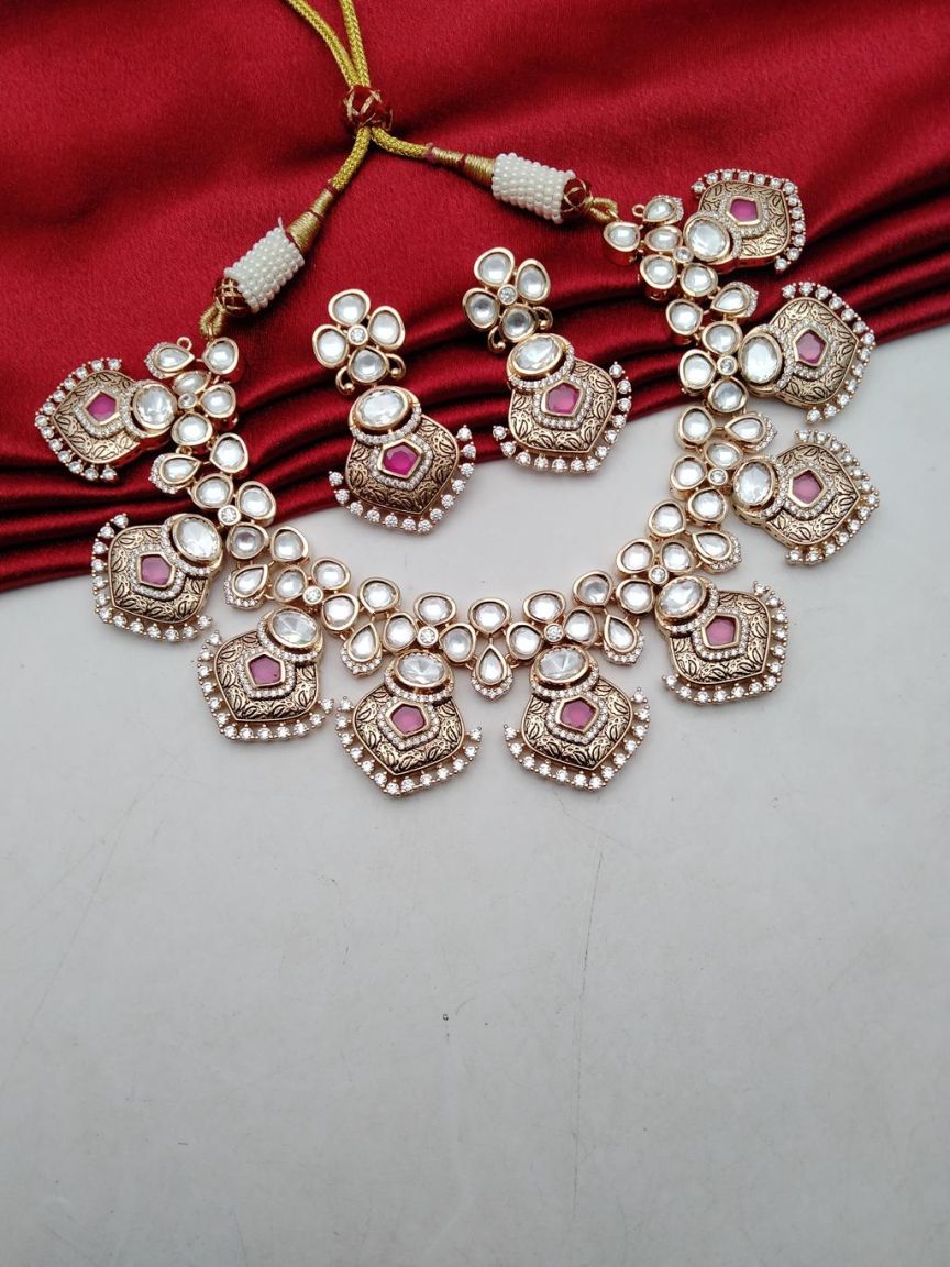 NECKLASE SET IN KUNDAN (VILANDI) STYLE | DESIGN - 15781