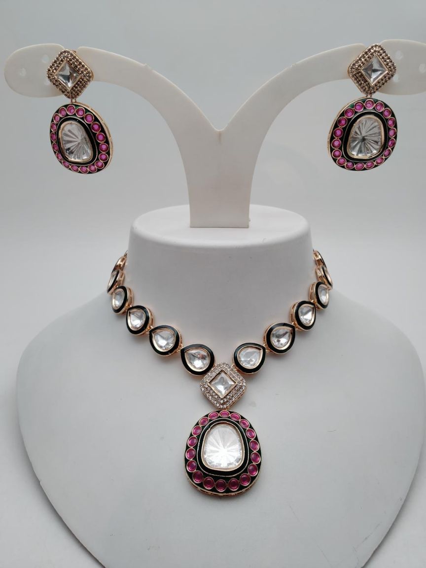 NECKLASE SET IN KUNDAN (VILANDI) STYLE | DESIGN - 15784
