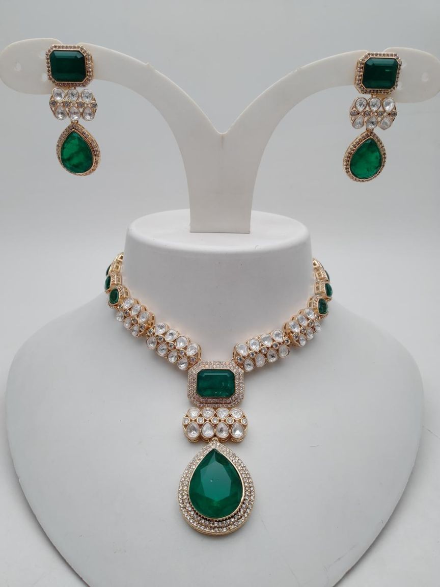NECKLASE SET IN KUNDAN (VILANDI) STYLE | DESIGN - 15785