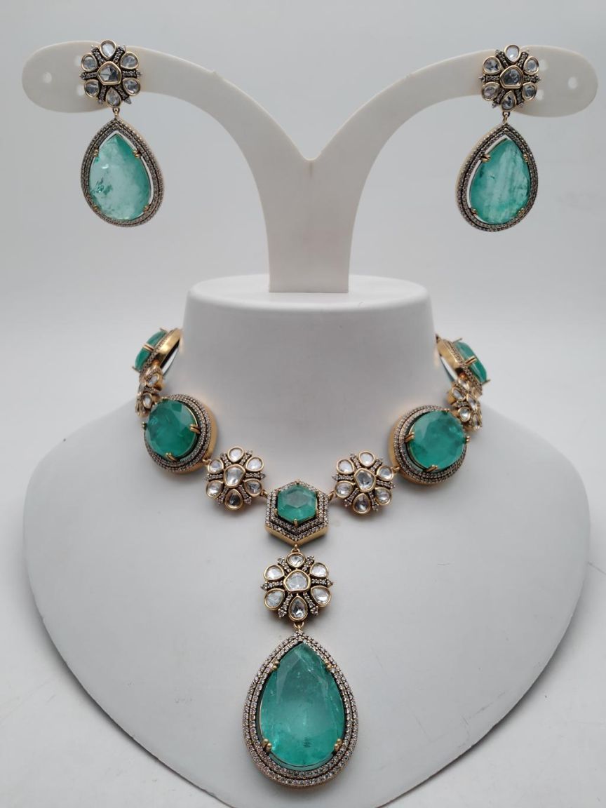 NECKLASE SET IN KUNDAN (VILANDI) STYLE | DESIGN - 15789