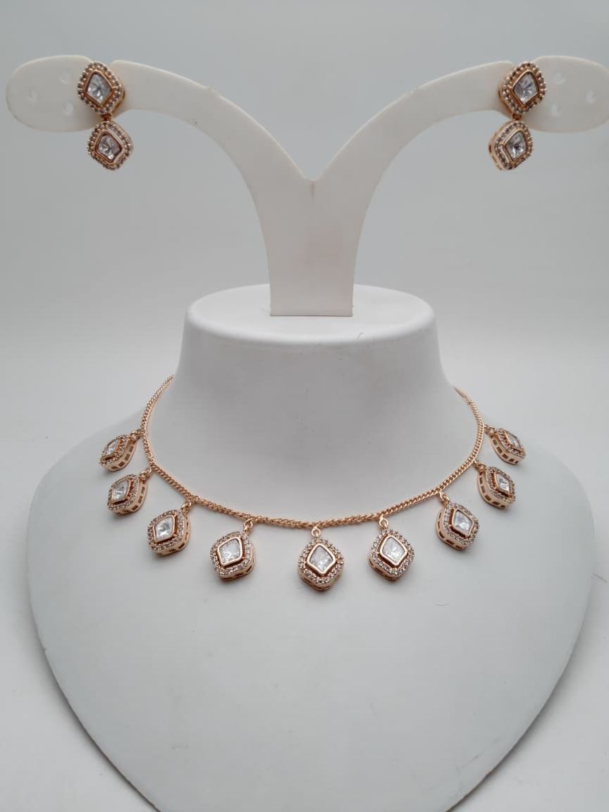 NECKLASE SET IN KUNDAN (VILANDI) STYLE | DESIGN - 15795
