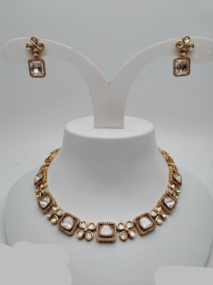 NECKLASE SET IN KUNDAN (VILANDI) STYLE | DESIGN - 15809