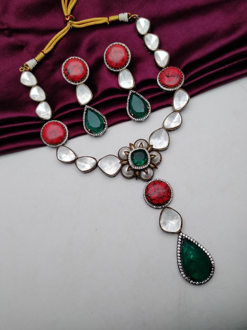 NECKLASE SET IN KUNDAN (VILANDI) STYLE | DESIGN - 15814