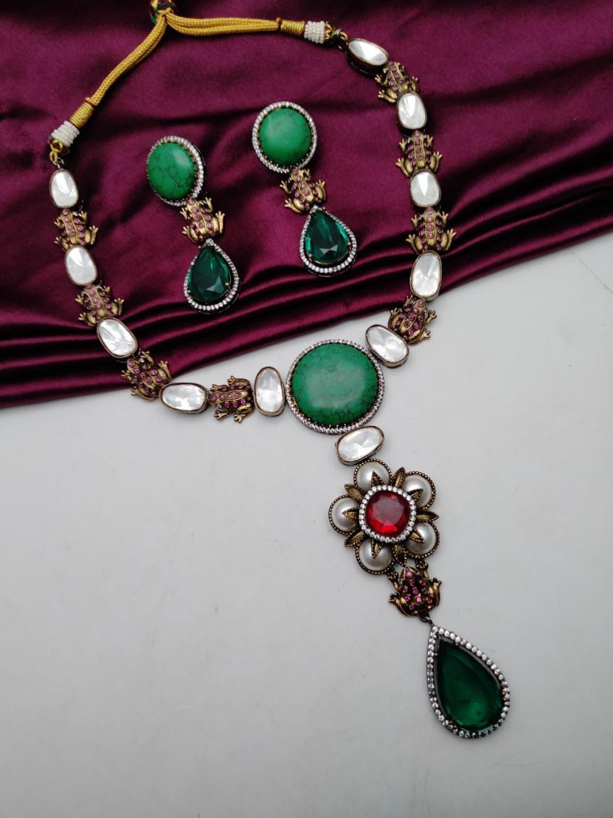 NECKLASE SET IN KUNDAN (VILANDI) STYLE | DESIGN - 15815